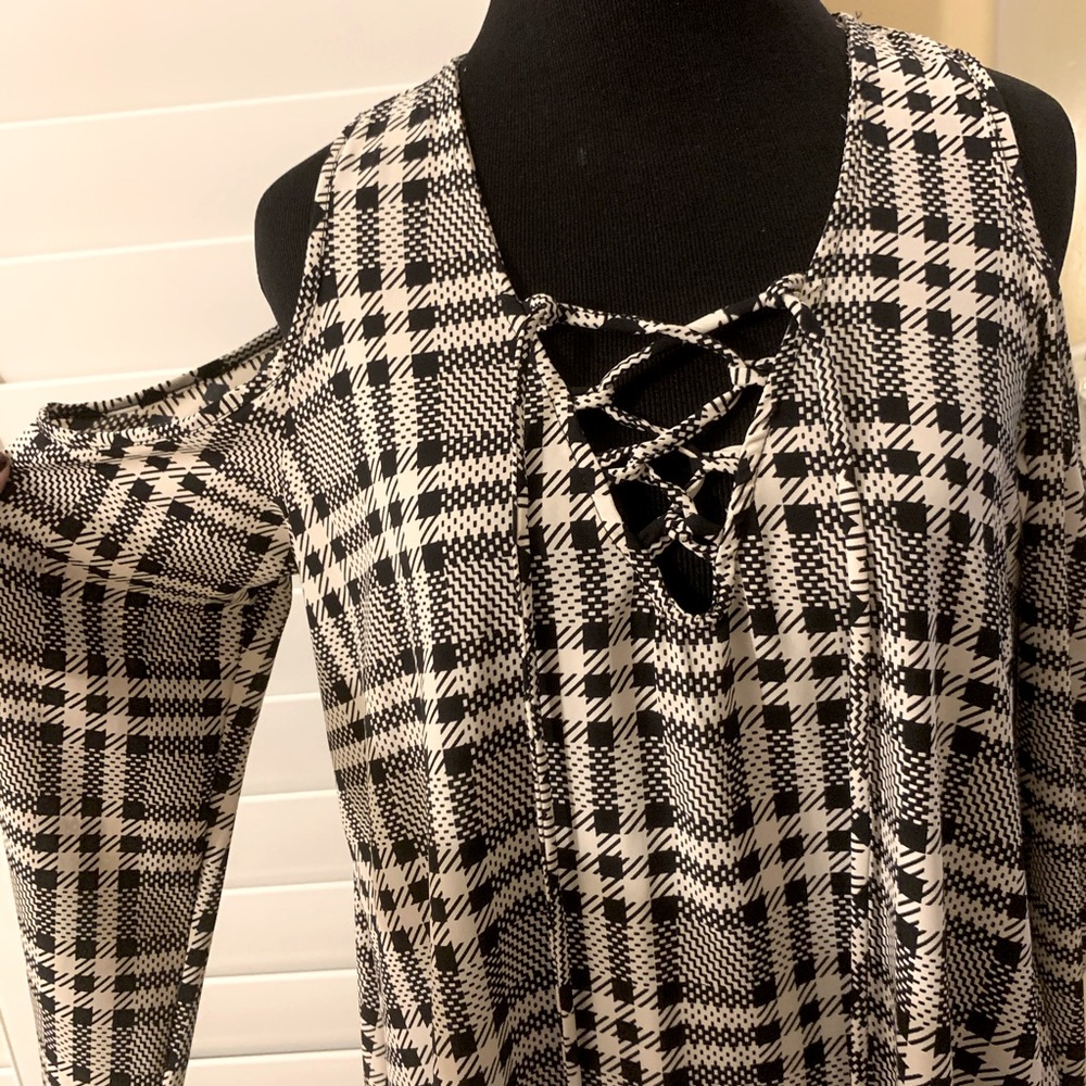 143 Story Black & Ivory Plaid Cold Shoulder Top M